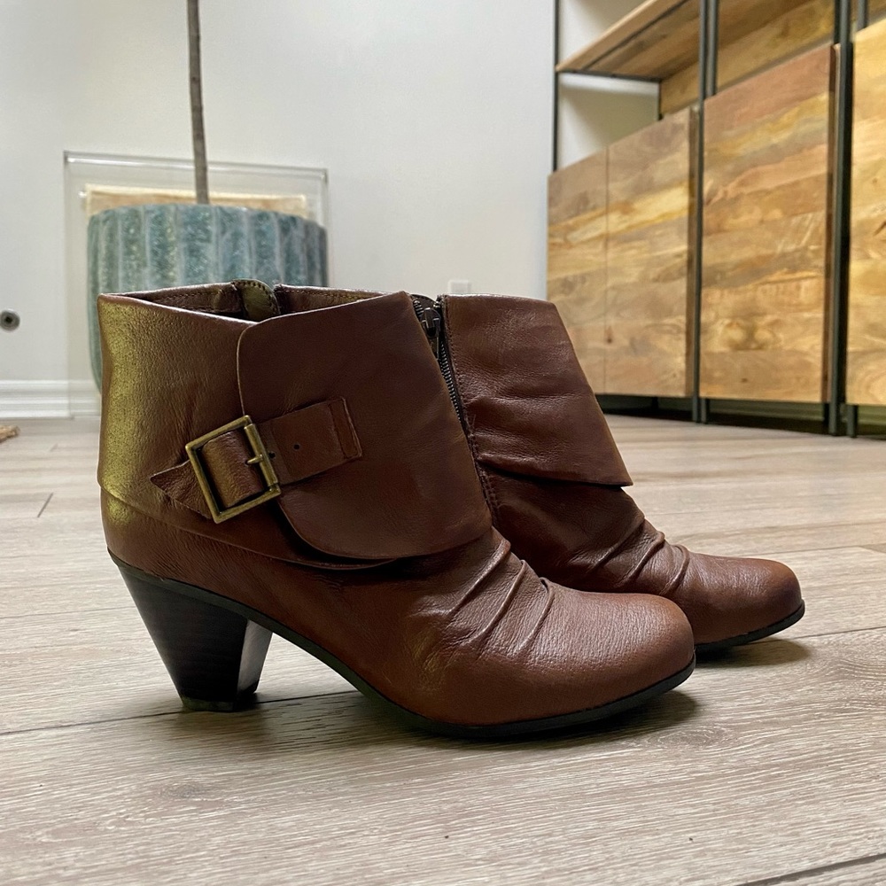 BROWN KELLY & KATIE BOOTIES